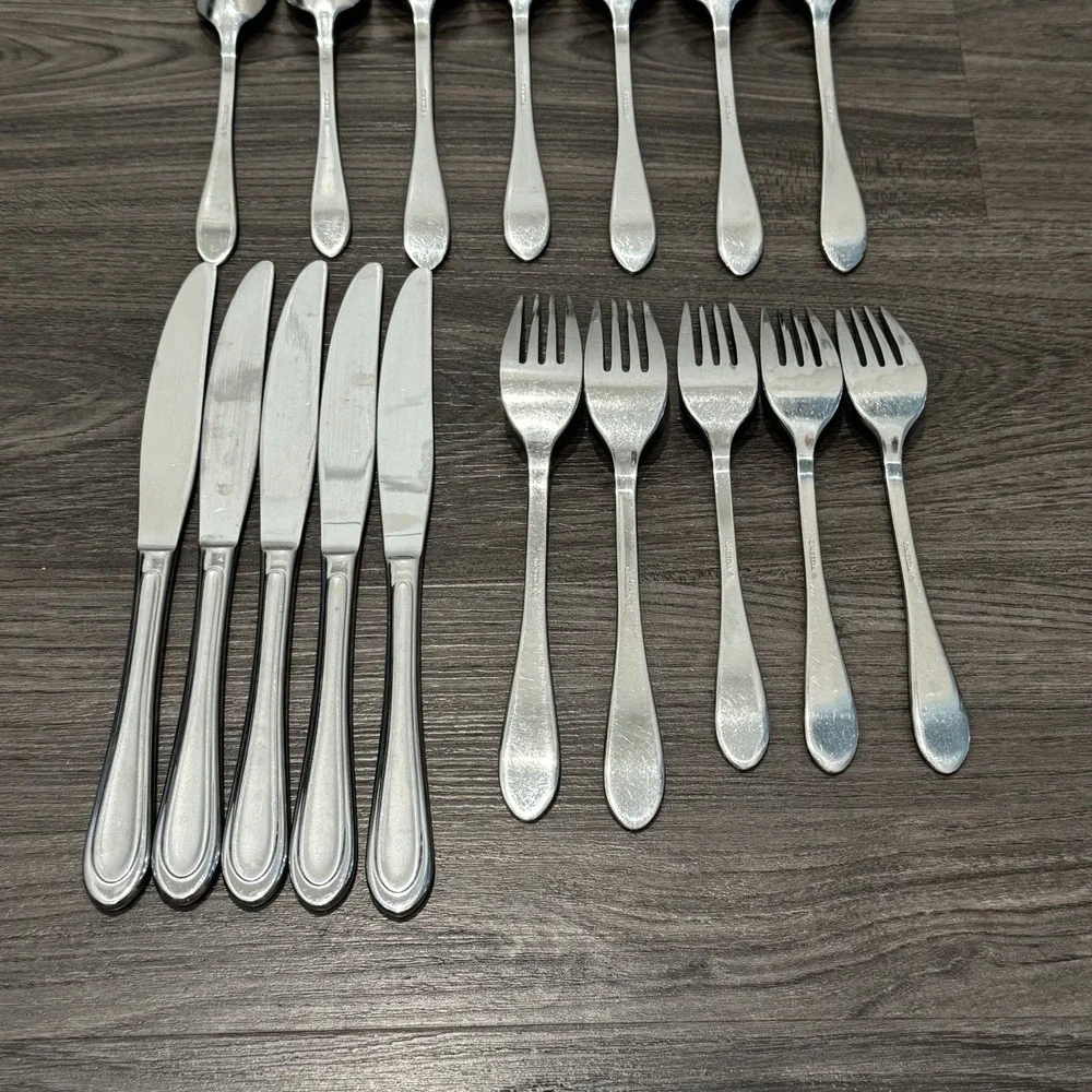 Oneida ASTAIR Stainless Glossy Flatware 17 Piece Mixed Lot Forks Spoons Knives